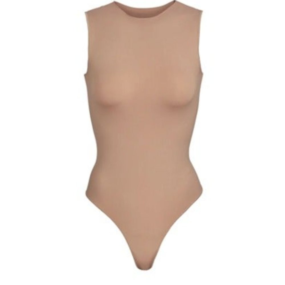 SKIMS ESSENTIAL CREW NECK SLEEVELESS BODYSUIT